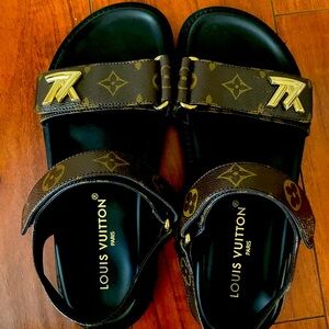 Louis Vuitton sandals size 39
